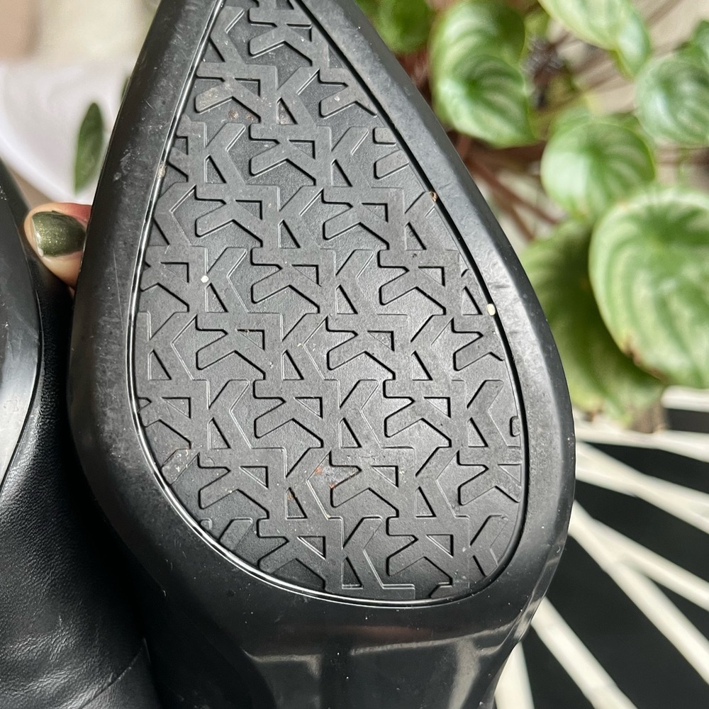 Karl Lagerfeld Paris Black Smooth Leather Kitten Heel Pumps - Picture 8 of 9